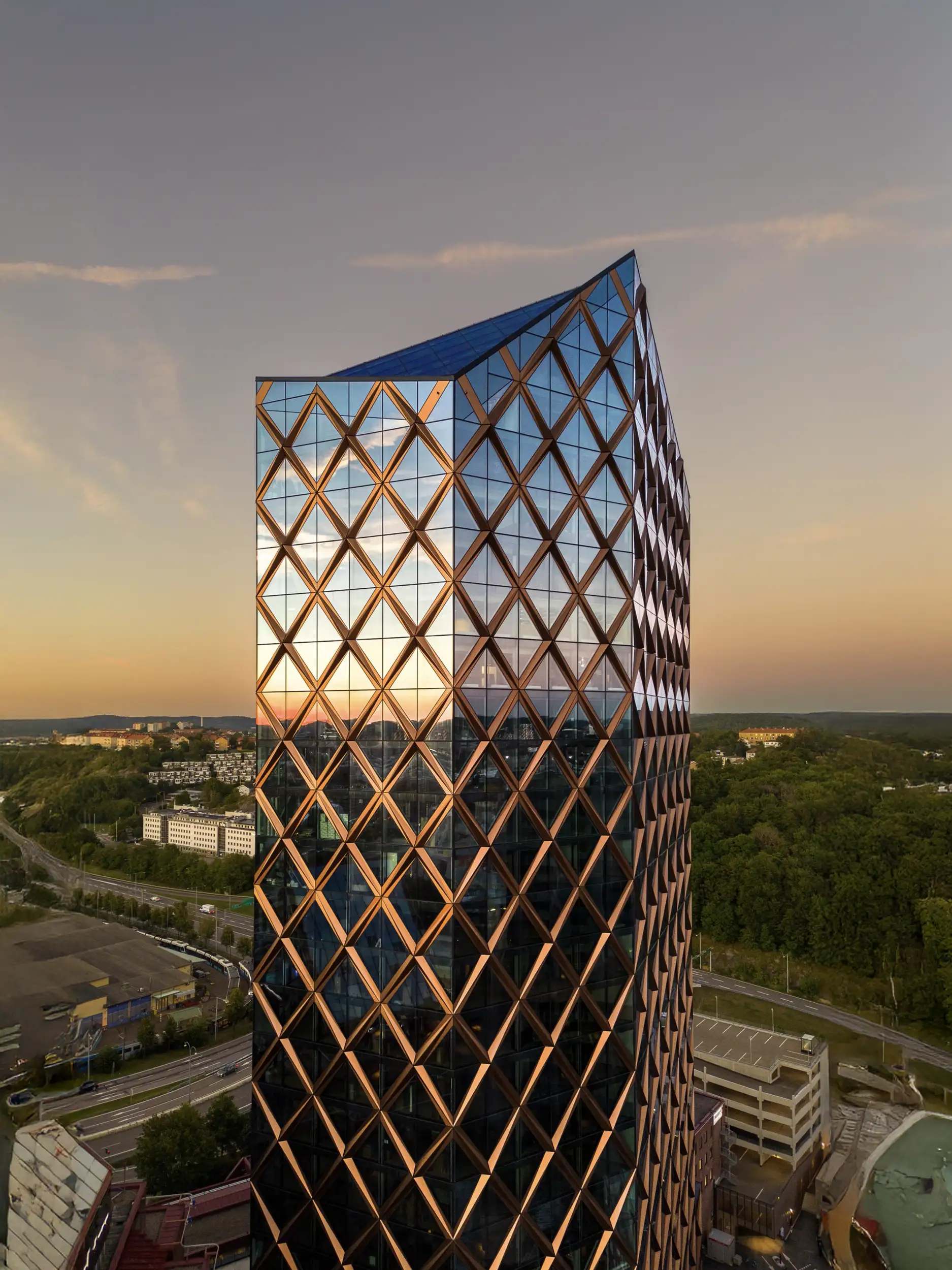 The Jacy’z tower seen from the street